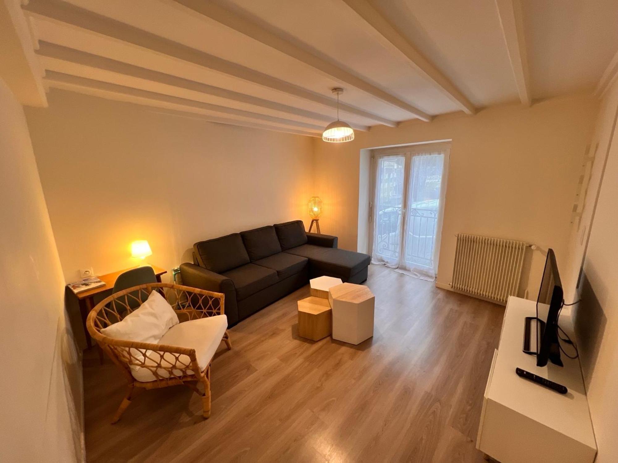 Appartement Rdc 9 Personnes, 2 Chambres, Wifi, Proche Du Centre La Bourboule Luaran gambar